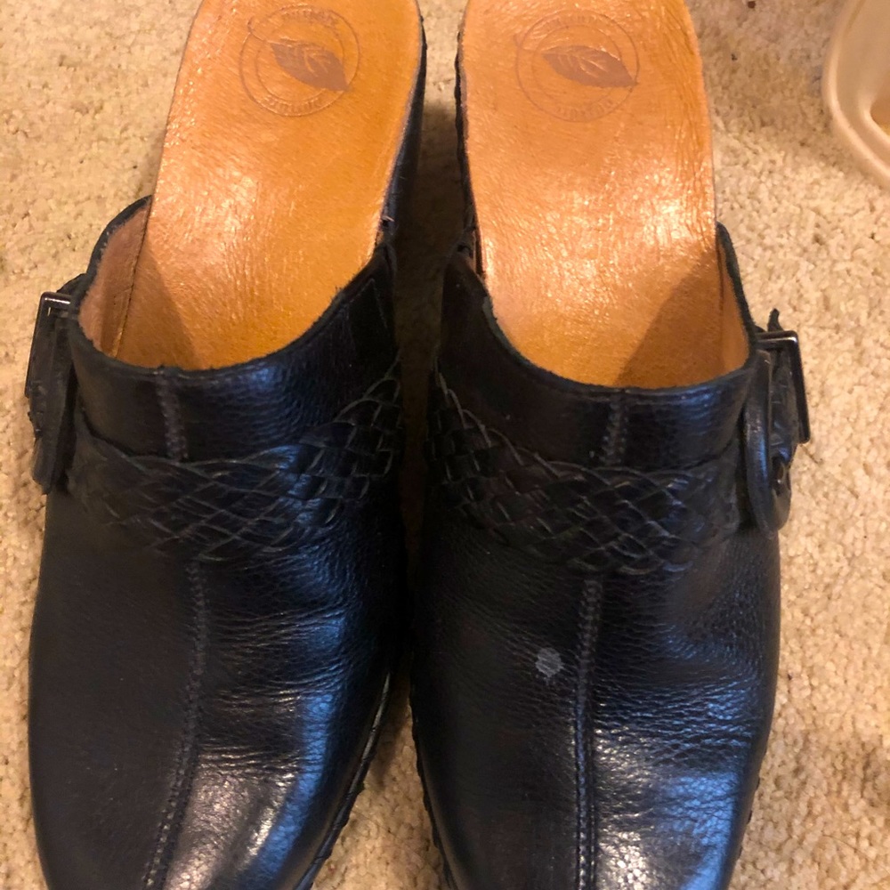 Nurture clogs